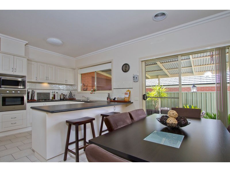 4/30 Race Street, Flora Hill VIC 3550