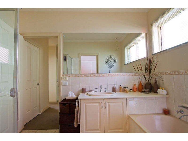 4/30 Race Street, Flora Hill VIC 3550