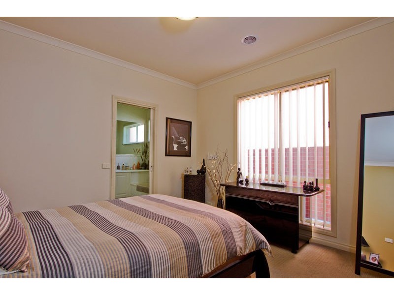 4/30 Race Street, Flora Hill VIC 3550