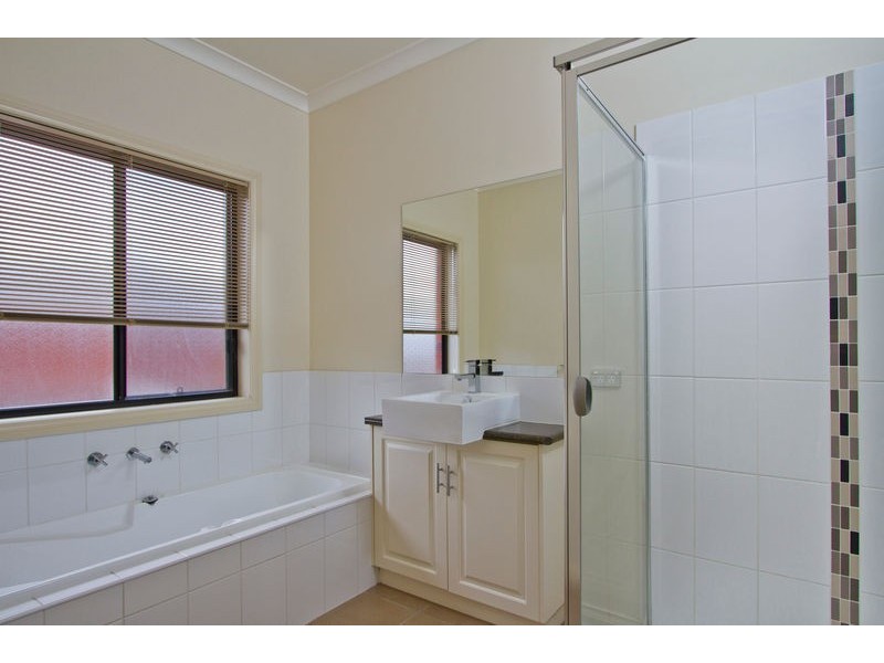 11B Gumnut Rise, Strathdale VIC 3550