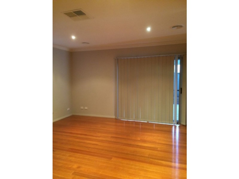 6 Luke Place, Flora Hill VIC 3550