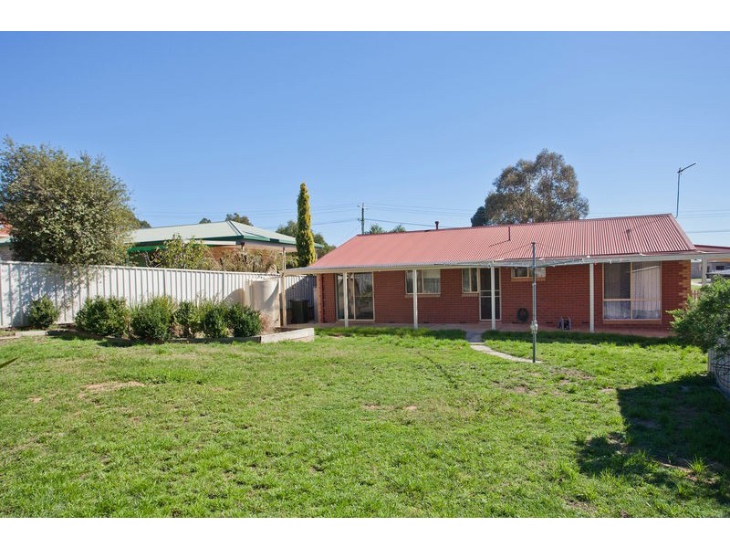 27 Queen Street, Kangaroo Flat VIC 3555