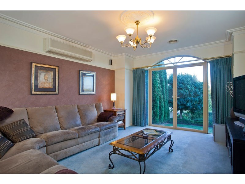 9 Currawong Court, Kennington VIC 3550