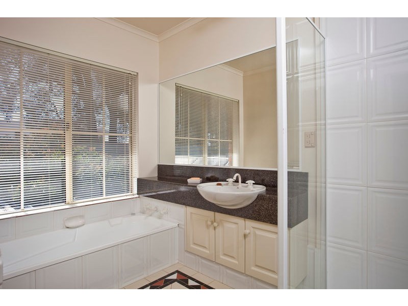8A Roslyn Court, Strathdale VIC 3550