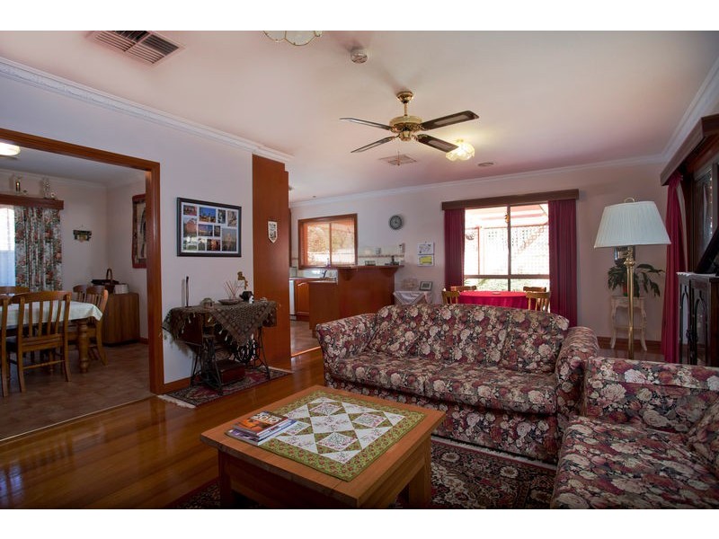 10 Peake Court, Epsom VIC 3551