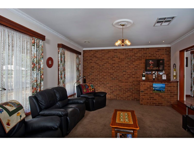 10 Peake Court, Epsom VIC 3551