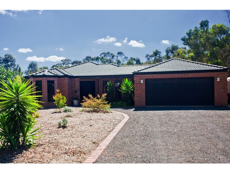 9 Bedarra Court, Maiden Gully VIC 3551