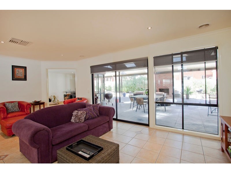 9 Bedarra Court, Maiden Gully VIC 3551