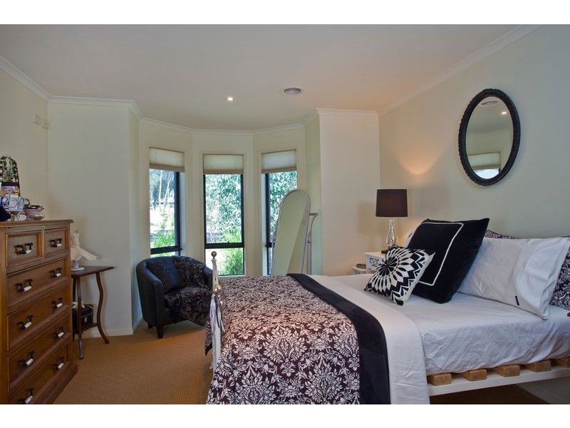 9 Bedarra Court, Maiden Gully VIC 3551