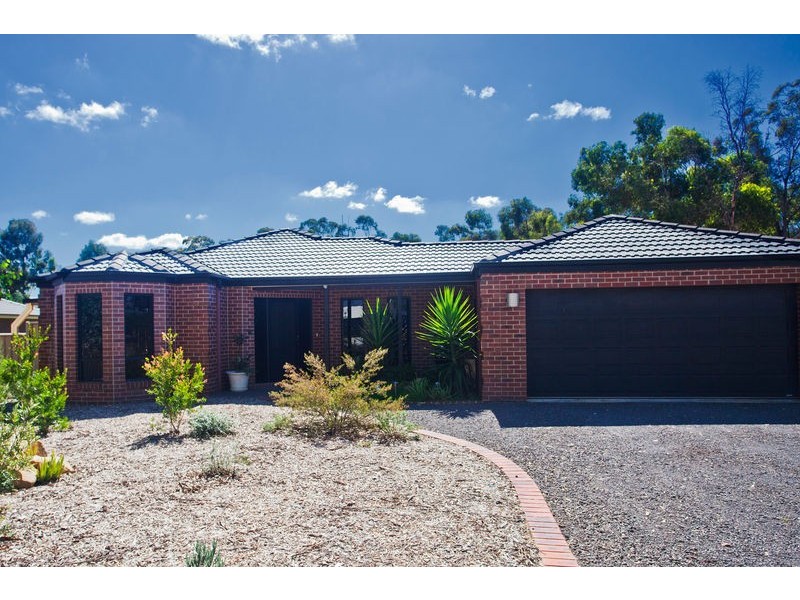 9 Bedarra Court, Maiden Gully VIC 3551