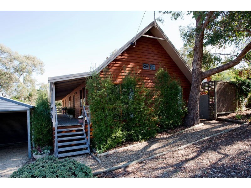 8 Lowe Street, Kangaroo Flat VIC 3555