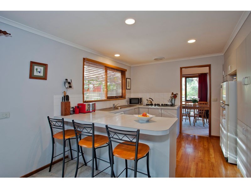 8 Lowe Street, Kangaroo Flat VIC 3555
