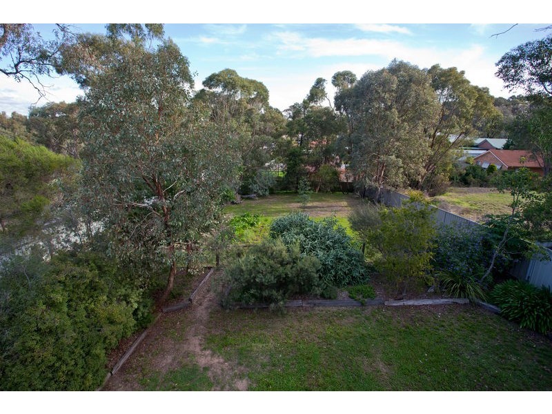 8 Lowe Street, Kangaroo Flat VIC 3555