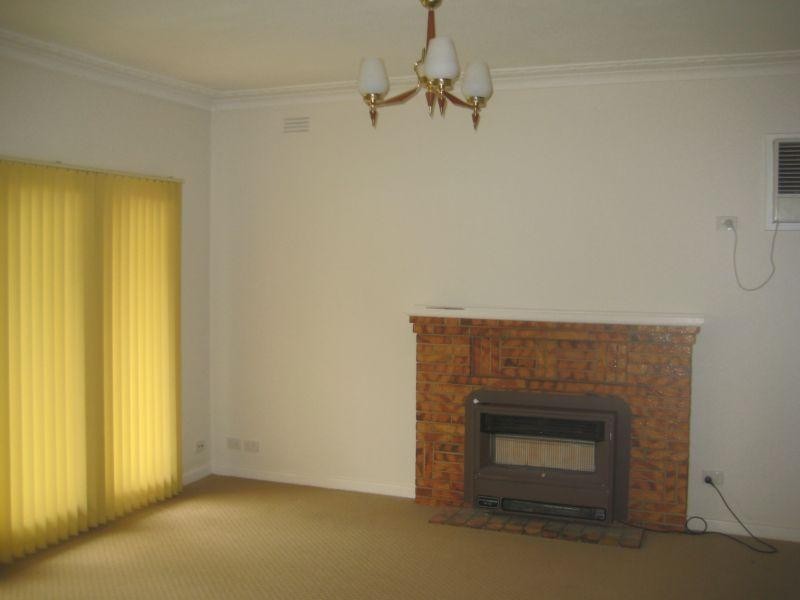 1 Semmens Street, Long Gully VIC 3550