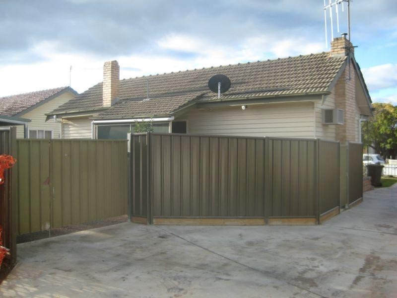 1 Semmens Street, Long Gully VIC 3550