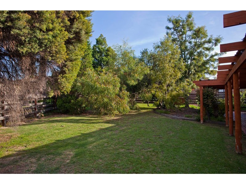 14 Cliff Avenue, Strathdale VIC 3550