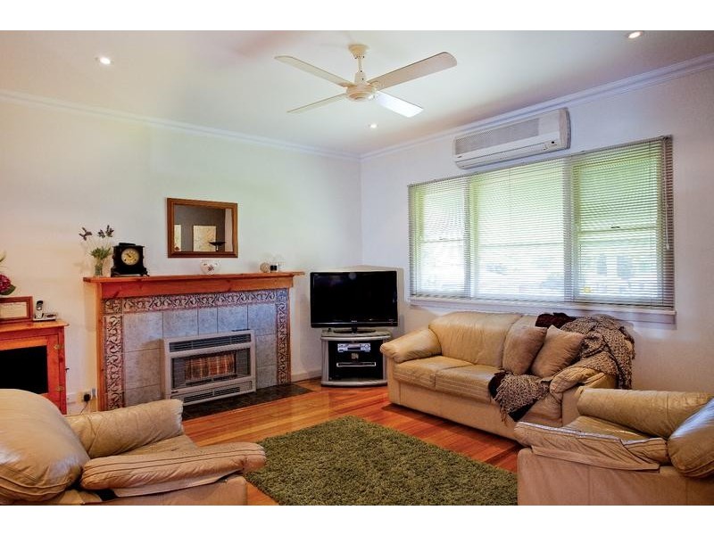 30 Nish Street, Flora Hill VIC 3550