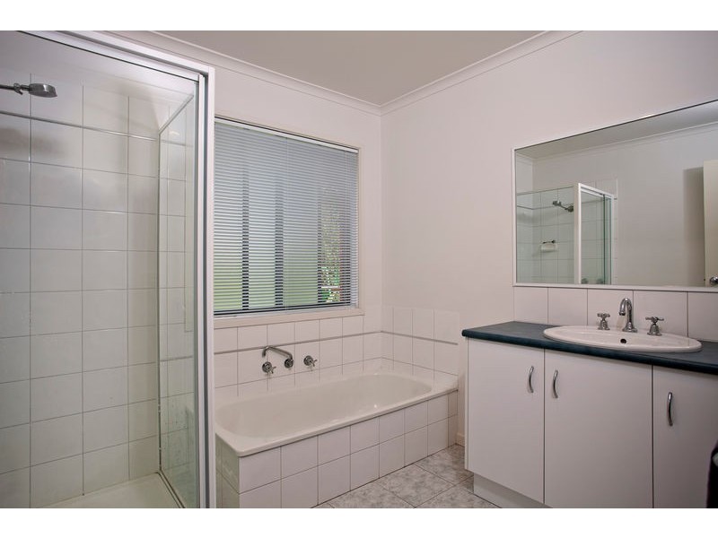 15 Grenoble Close, Spring Gully VIC 3550
