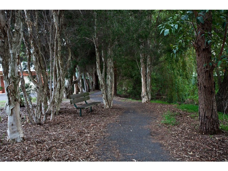 15 Grenoble Close, Spring Gully VIC 3550