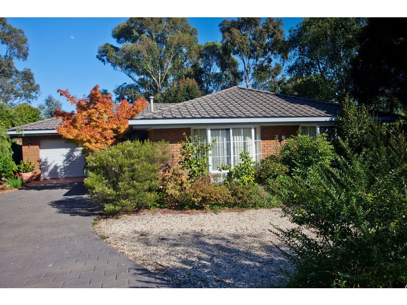 8 Sherwood Drive, Flora Hill VIC 3550