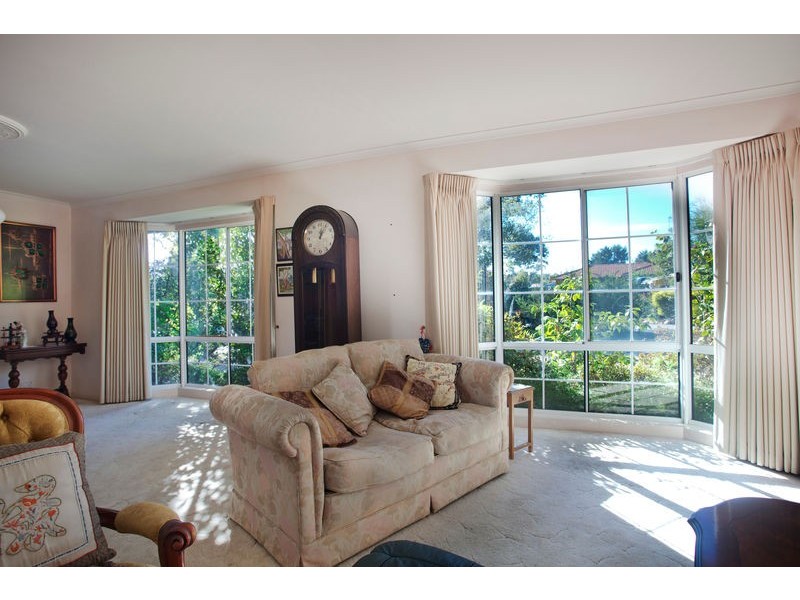 8 Sherwood Drive, Flora Hill VIC 3550