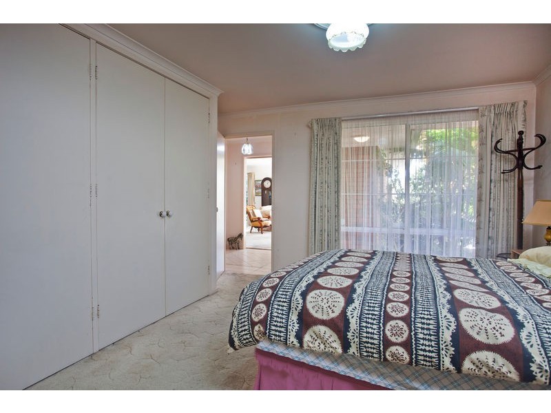 8 Sherwood Drive, Flora Hill VIC 3550