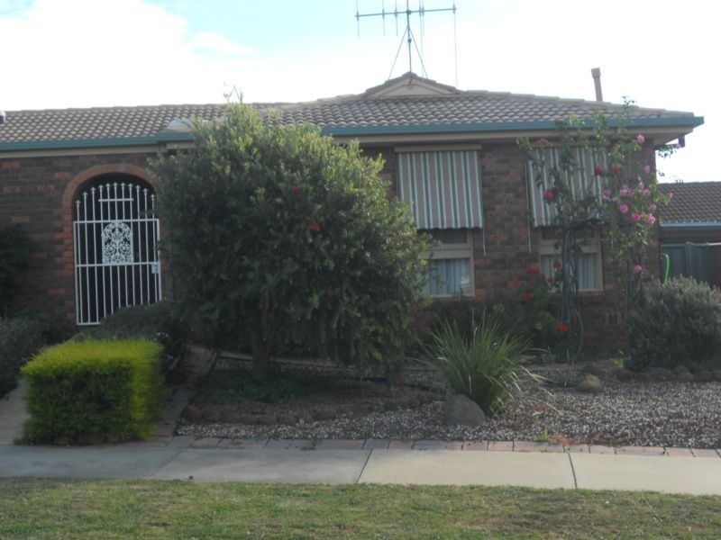 2/9 Reception Avenue, Strathdale VIC 3550