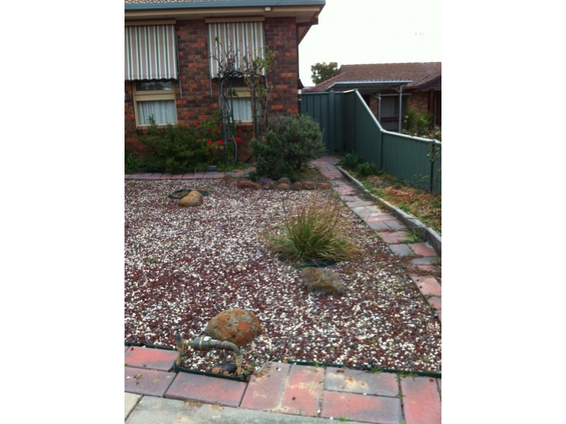 2/9 Reception Avenue, Strathdale VIC 3550