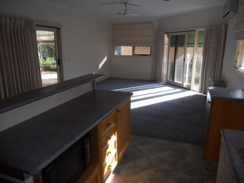 2/9 Reception Avenue, Strathdale VIC 3550