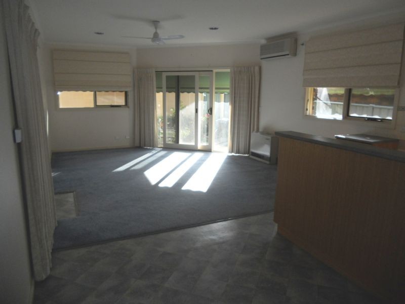 2/9 Reception Avenue, Strathdale VIC 3550