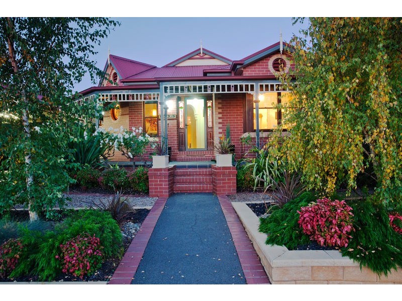11 Bourke Drive, Strathdale VIC 3550
