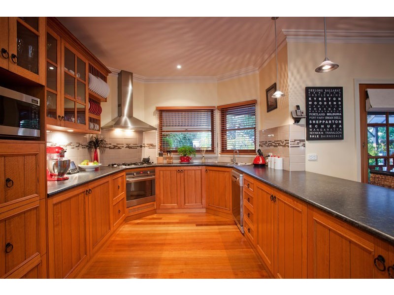 11 Bourke Drive, Strathdale VIC 3550
