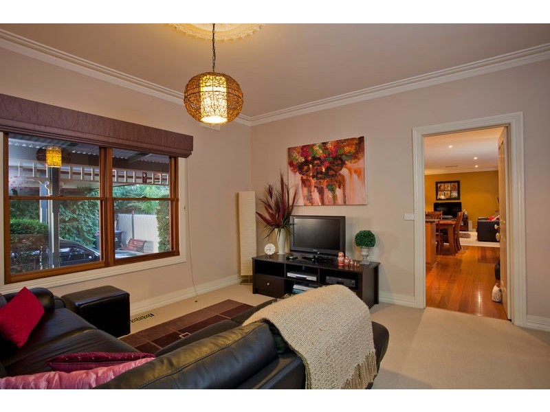 11 Bourke Drive, Strathdale VIC 3550