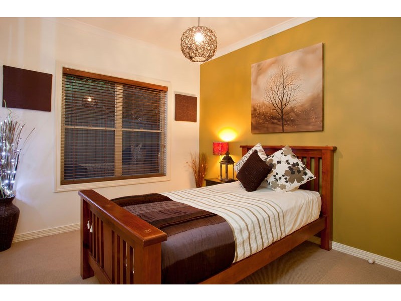 11 Bourke Drive, Strathdale VIC 3550