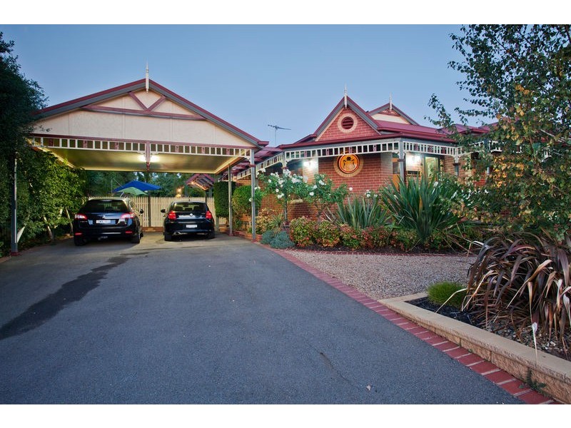 11 Bourke Drive, Strathdale VIC 3550