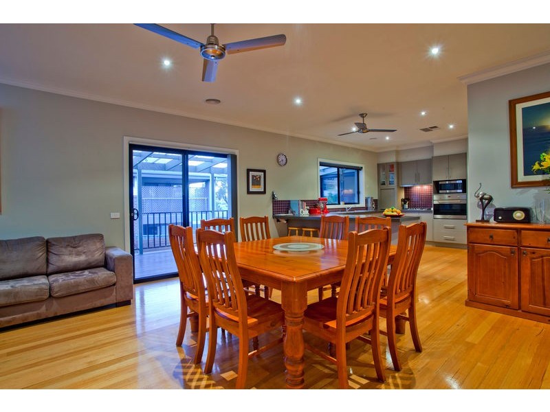 4 Elwood Drive, Strathdale VIC 3550