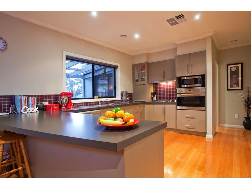 4 Elwood Drive, Strathdale VIC 3550