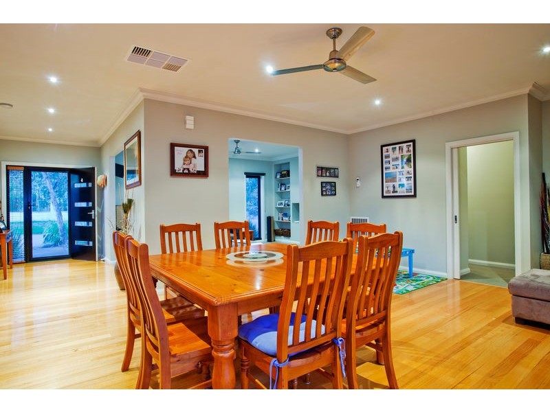 4 Elwood Drive, Strathdale VIC 3550