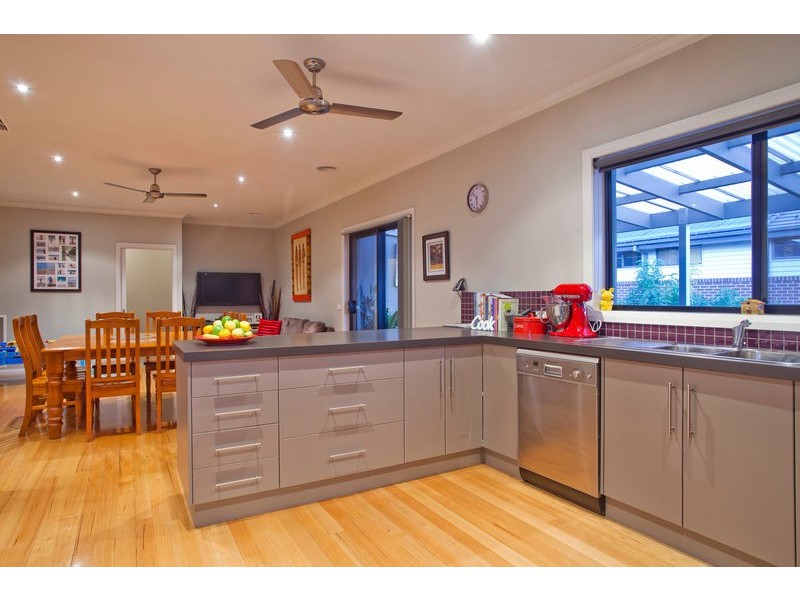 4 Elwood Drive, Strathdale VIC 3550