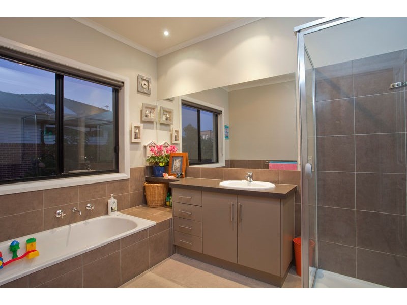 4 Elwood Drive, Strathdale VIC 3550