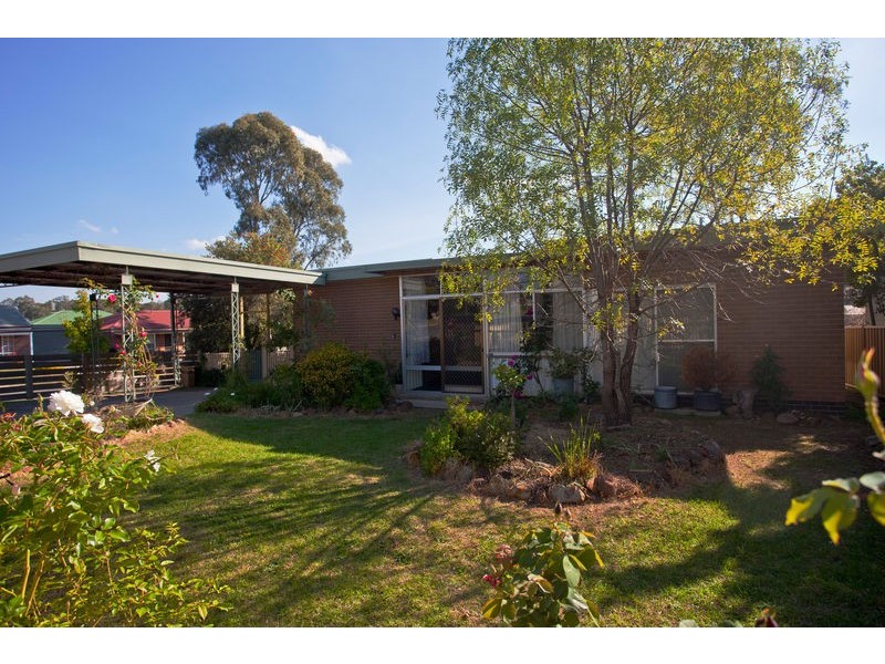 16 Longmore Street, Kangaroo Flat VIC 3555
