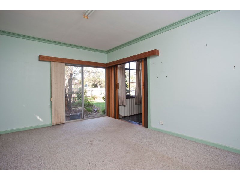 16 Longmore Street, Kangaroo Flat VIC 3555