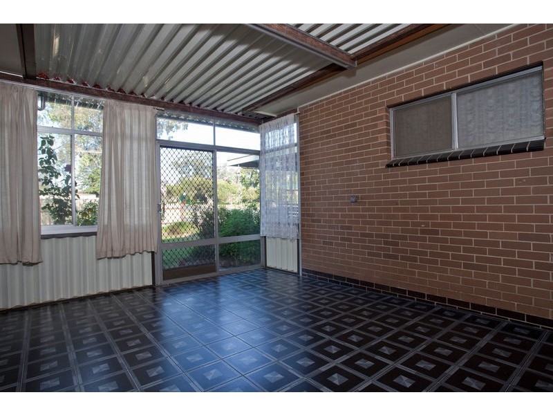 16 Longmore Street, Kangaroo Flat VIC 3555