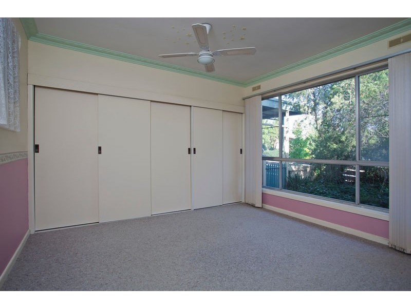 16 Longmore Street, Kangaroo Flat VIC 3555