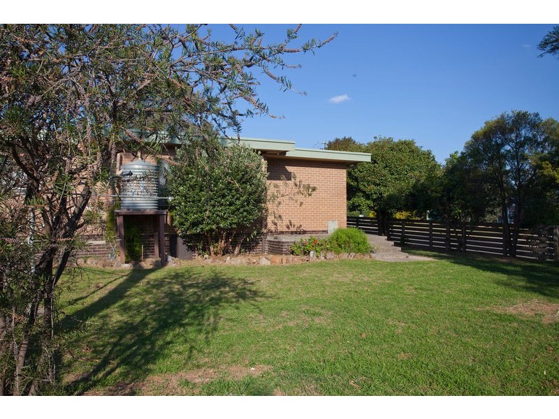 16 Longmore Street, Kangaroo Flat VIC 3555