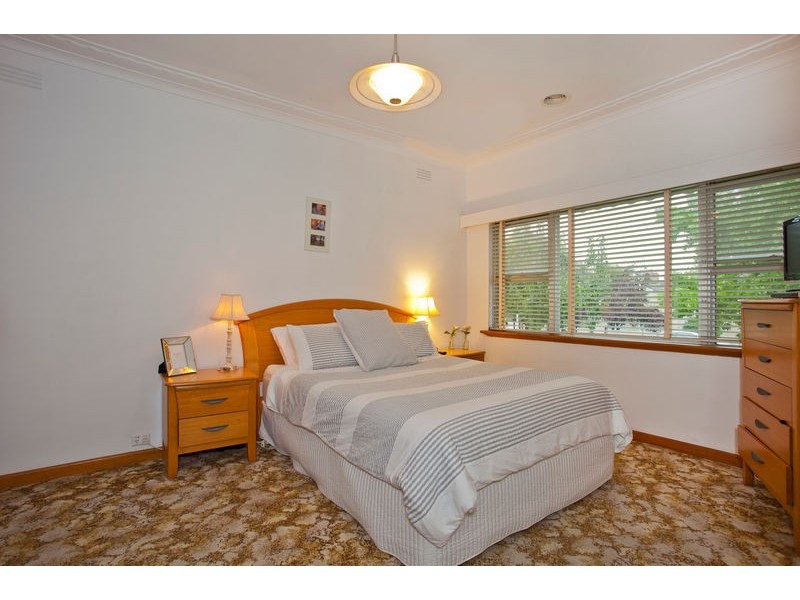 5 Ewing Avenue, Flora Hill VIC 3550