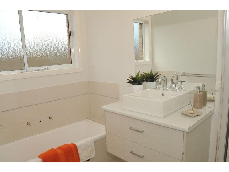 26 Barnett Drive, Kangaroo Flat VIC 3555