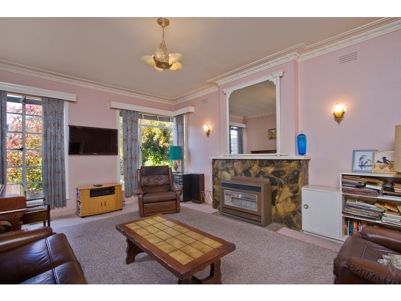 9 Kara Street, Kennington VIC 3550