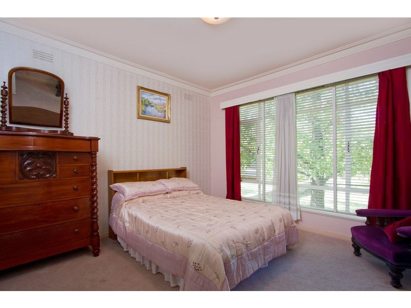 9 Kara Street, Kennington VIC 3550