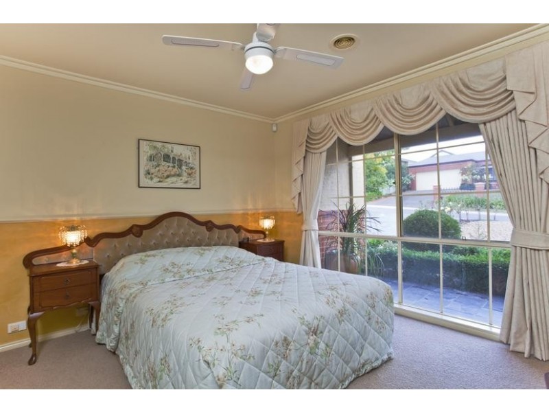 24 Annabell Court, Spring Gully VIC 3550